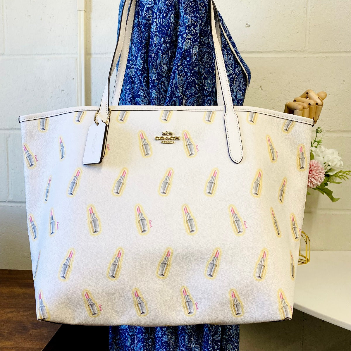 Coach C3246 City Tote With Lipstick Print Chalk Multi/Light Saddle Coach C3246 City Tote With Lipstick Print Chalk Multi/Light Saddle